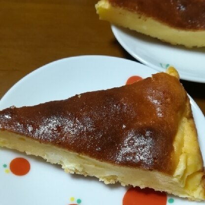 生クリームを使わないチーズケーキを作りたくて探していて、こちらのレシピに出会いました。混ぜるだけ簡単なのに、とっても美味しくできました♪